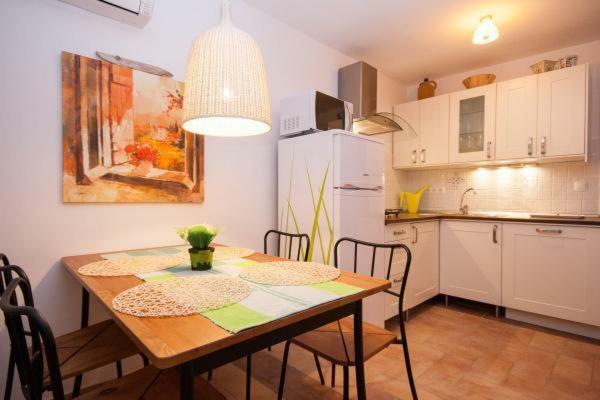 Apartments Mediteranea Baska  Bagian luar foto